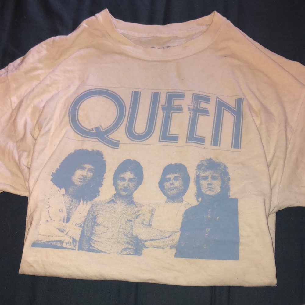 queen’s official merch tee